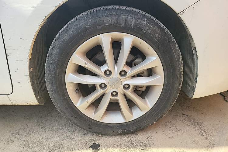 Used Kia K3 2016 1.6L Automatic GLS Right Front Wheel Hub