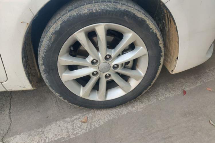 Used Kia K3 2016 1.6L Automatic GLS Right Front Wheel Hub