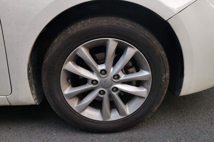 Used Kia K3 2016 1.6L Automatic GLS Right Front Wheel Hub