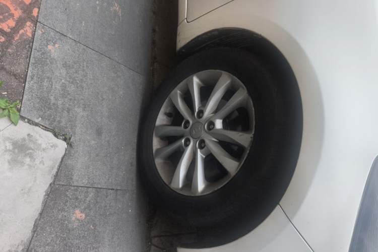 Used Kia K3 2016 1.6L Automatic GLS Right Front Wheel Hub