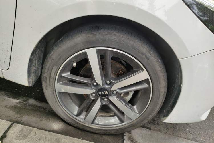 Used Kia K3 2016 1.6L Automatic GLS Right Front Wheel Hub