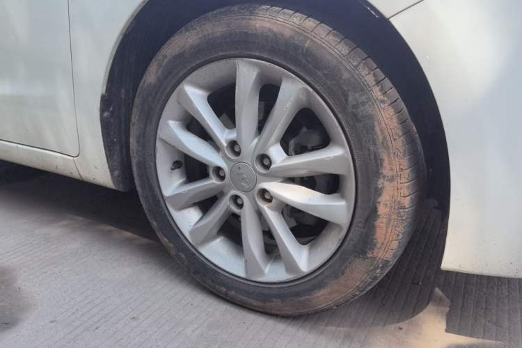 Used Kia K3 2016 1.6L Automatic GLS Right Front Wheel Hub