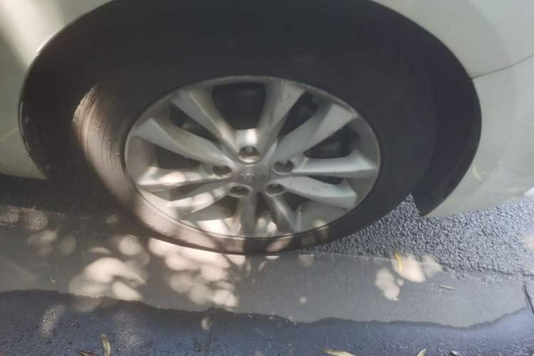 Used Kia K3 2016 1.6L Automatic GLS Right Front Wheel Hub