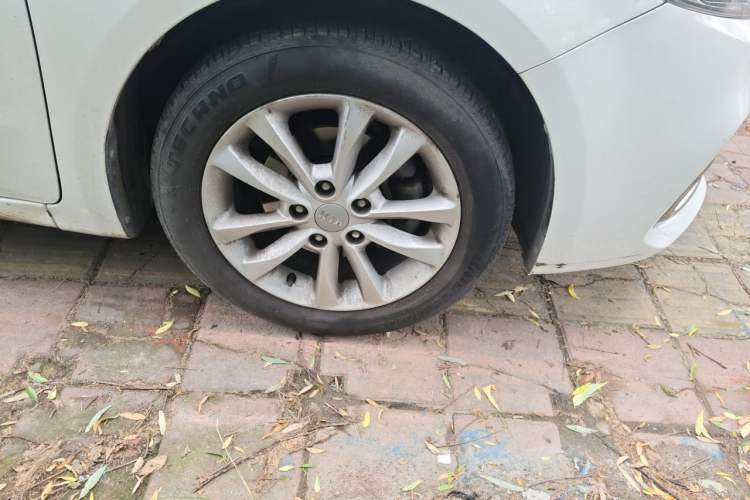 Used Kia K3 2016 1.6L Automatic GLS Right Front Wheel Hub