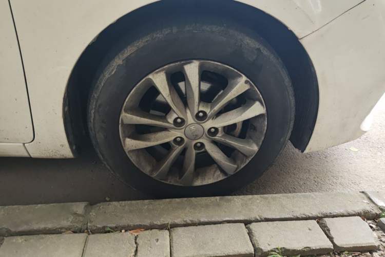 Used Kia K3 2016 1.6L Automatic GL Right Front Wheel Hub