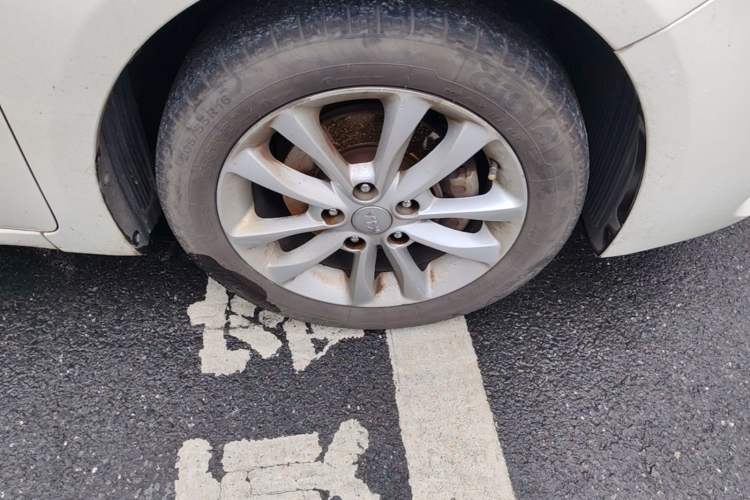 Used Kia K3 2016 1.6L Automatic GLS Right Front Wheel Hub