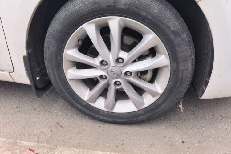 Used Kia K3 2016 1.6L Automatic DLX Right Front Wheel Hub