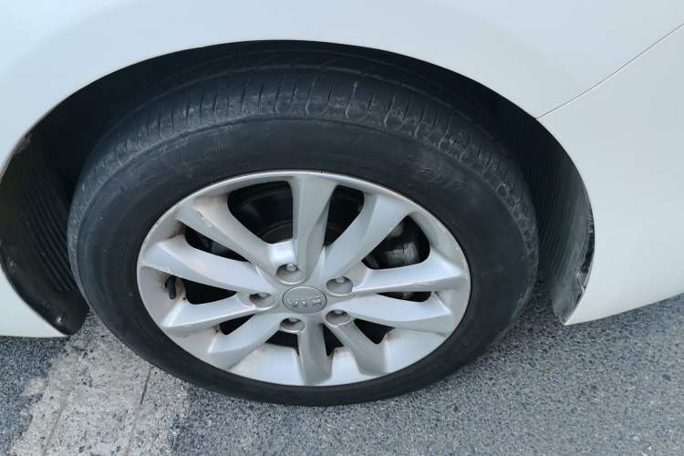 Used Kia K3 2016 1.6L Automatic GL Right Front Wheel Hub