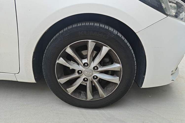 Used Kia K3 2016 1.6L Automatic GLS Right Front Wheel Hub