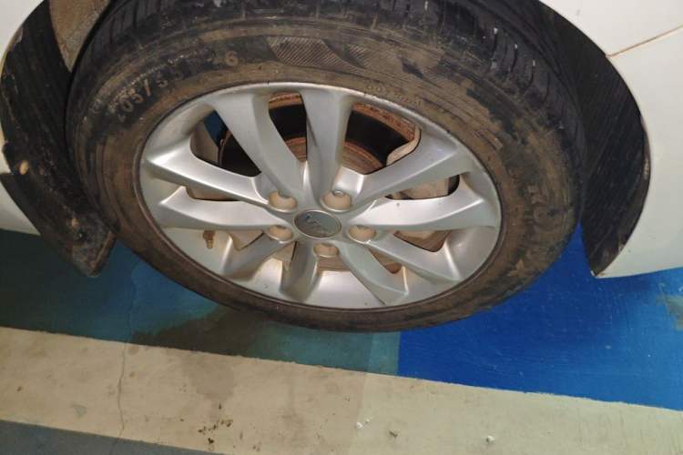 Used Kia K3 2016 1.6L Manual GLS Right Front Wheel Hub