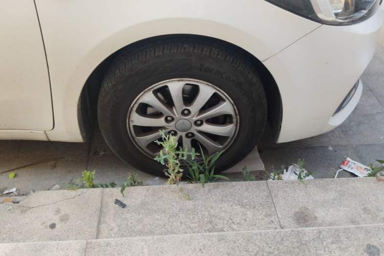 Used Kia K3 2016 1.6L Manual GL Right Front Wheel Hub