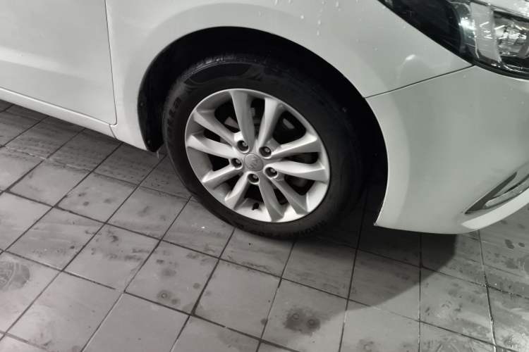 Used Kia K3 2016 1.6L Automatic with Sunroof Right Front Wheel Hub