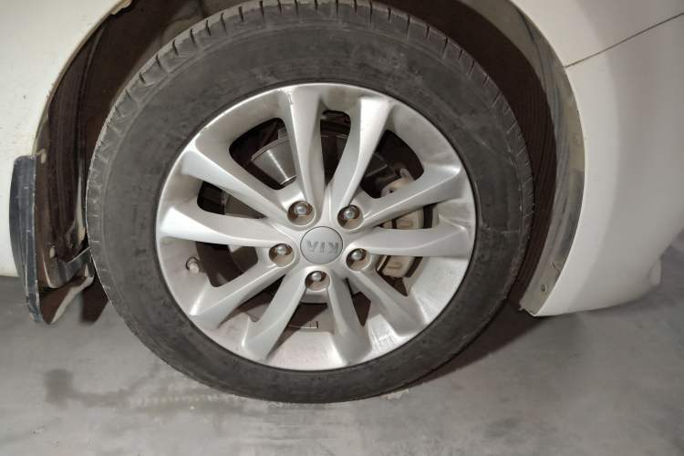 Used Kia K3 2016 1.6L Automatic GL Right Front Wheel Hub