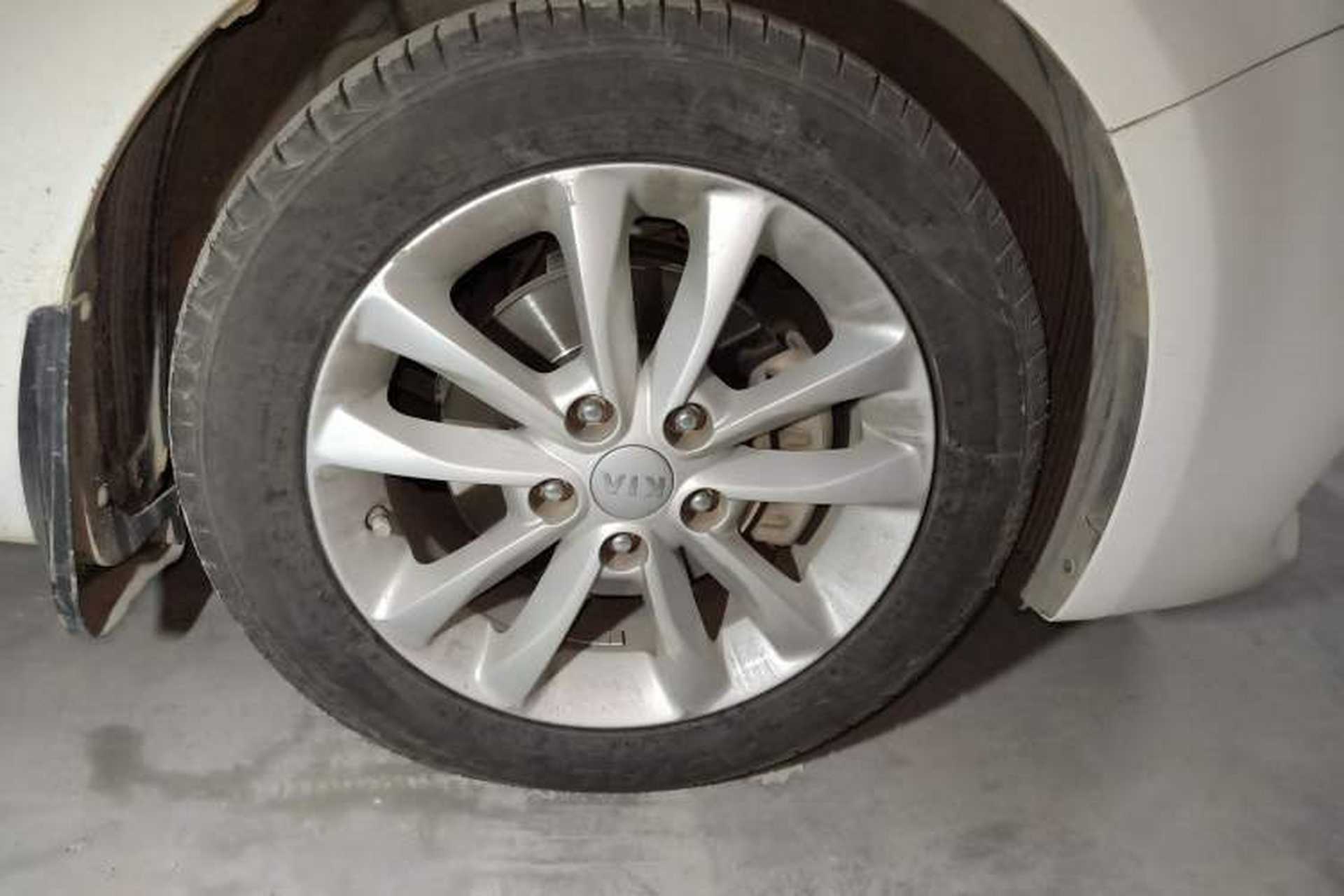Used Kia K3 2016 1.6L Automatic GL Right Front Wheel Hub