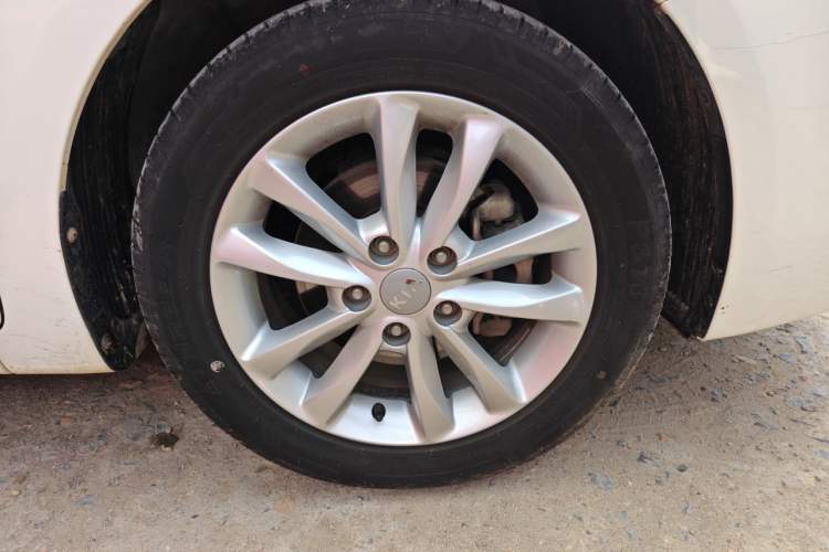 Used Kia K3 2016 1.6L Automatic GL Right Front Wheel Hub