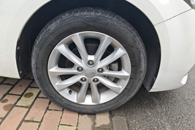 Used Kia K3 2016 1.6L Automatic GL Right Front Wheel Hub