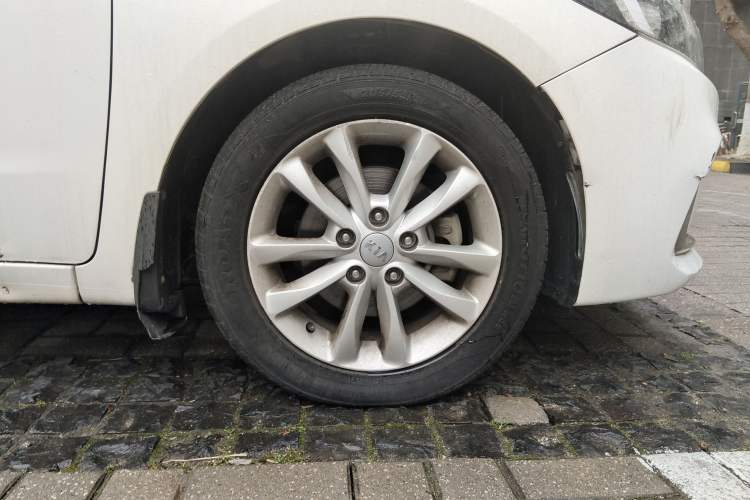 Used Kia K3 2016 1.6L Automatic GL Right Front Wheel Hub