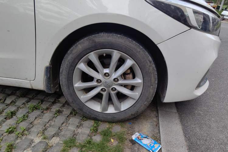 Used Kia K3 2016 1.6L Automatic GL Right Front Wheel Hub