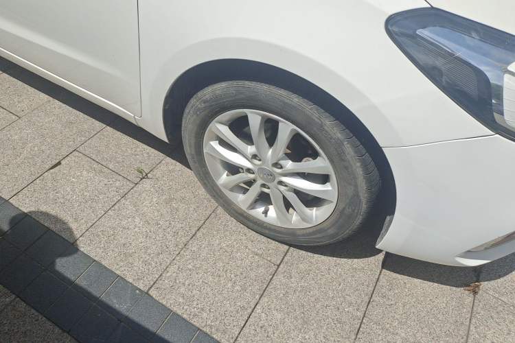 Used Kia K3 2016 1.6L Automatic GL Right Front Wheel Hub