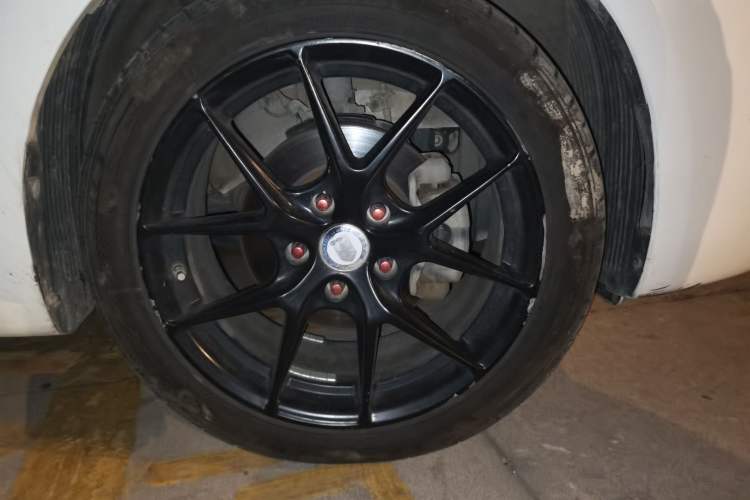 Used Kia K3 2016 1.6L Automatic GL Right Front Wheel Hub