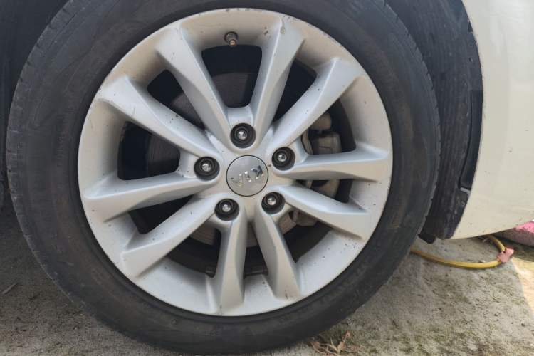 Used Kia K3 2016 1.6L Automatic GLS Right Front Wheel Hub