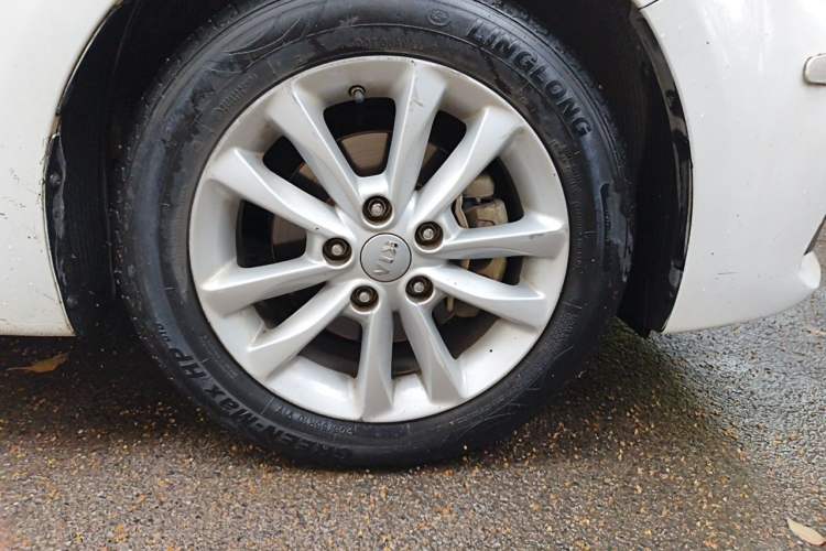 Used Kia K3 2016 1.6L Automatic GLS Right Front Wheel Hub
