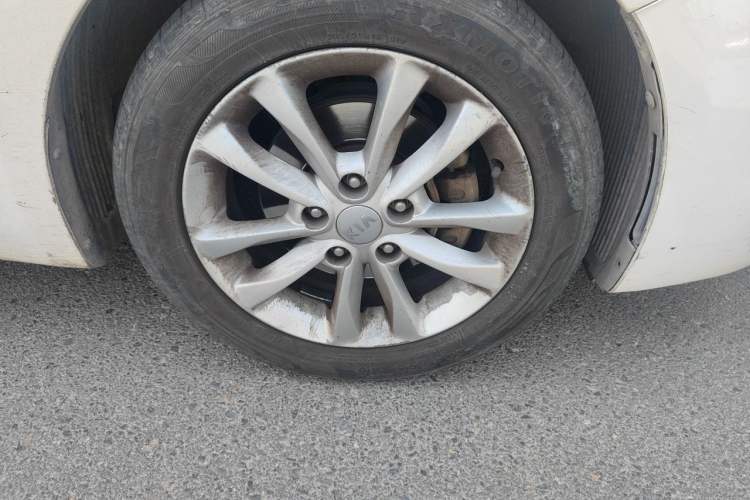 Used Kia K3 2016 1.6L Automatic with Sunroof Right Front Wheel Hub