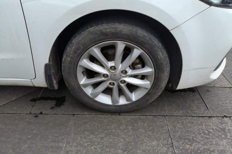 Used Kia K3 2016 1.6L Automatic GLS Right Front Wheel Hub