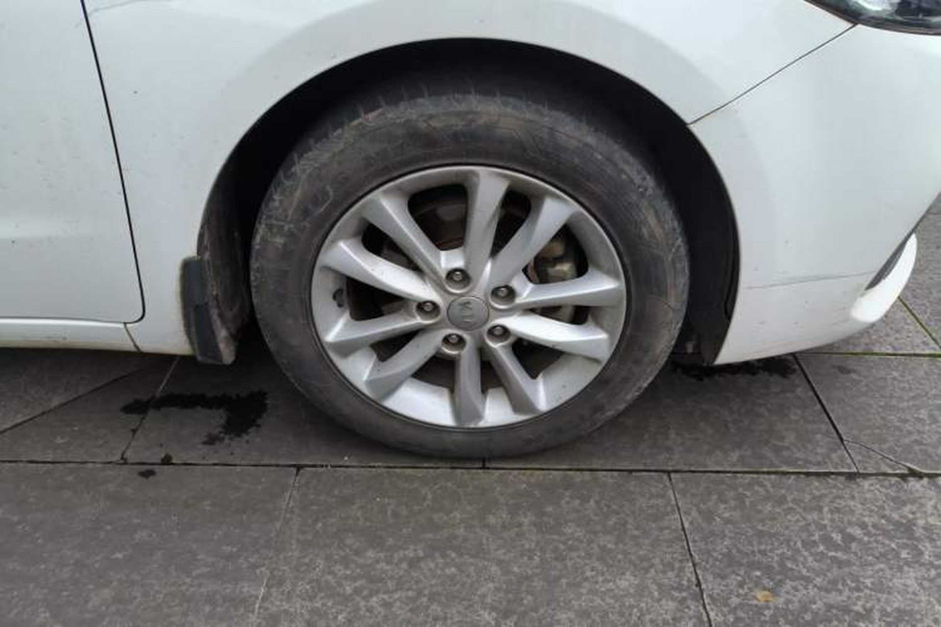 Used Kia K3 2016 1.6L Automatic GLS Right Front Wheel Hub