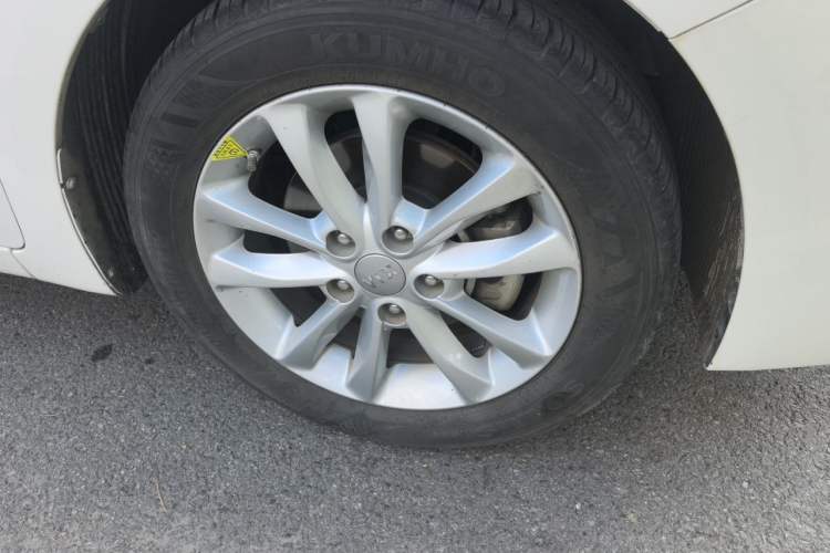 Used Kia K3 2016 1.6L Automatic GLS Right Front Wheel Hub