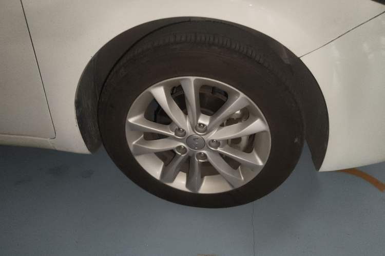 Used Kia K3 2016 1.6L Automatic GL Right Front Wheel Hub