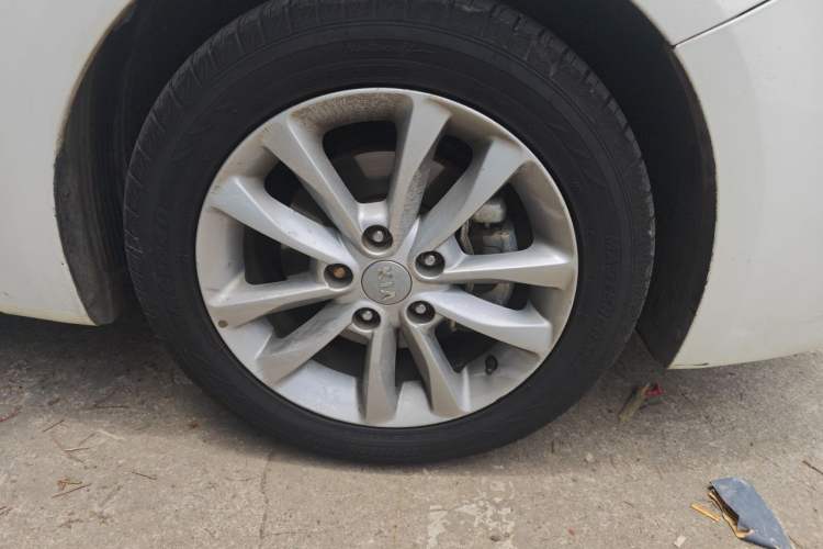 Used Kia K3 2016 1.6L Automatic GLS Right Front Wheel Hub