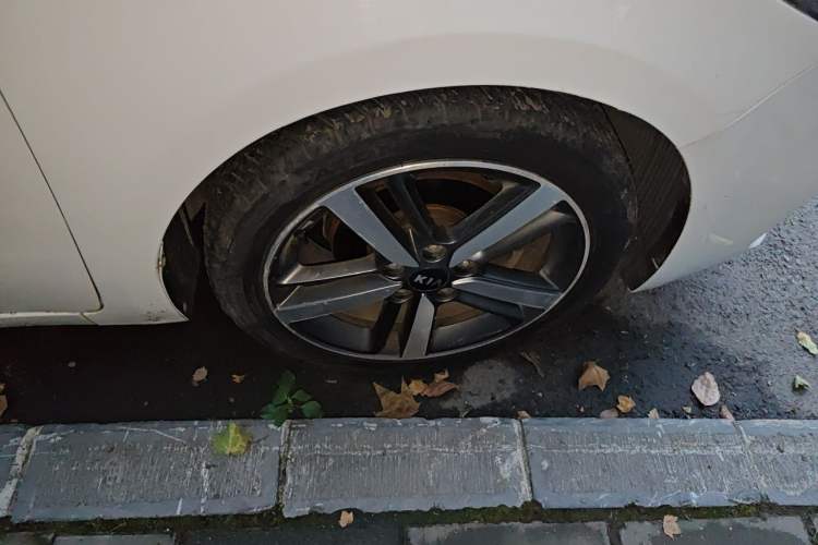 Used Kia K3 2016 1.6L Automatic GLS Right Front Wheel Hub
