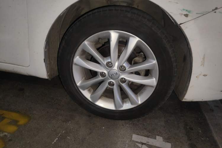 Used Kia K3 2016 1.6L Automatic GL Right Front Wheel Hub