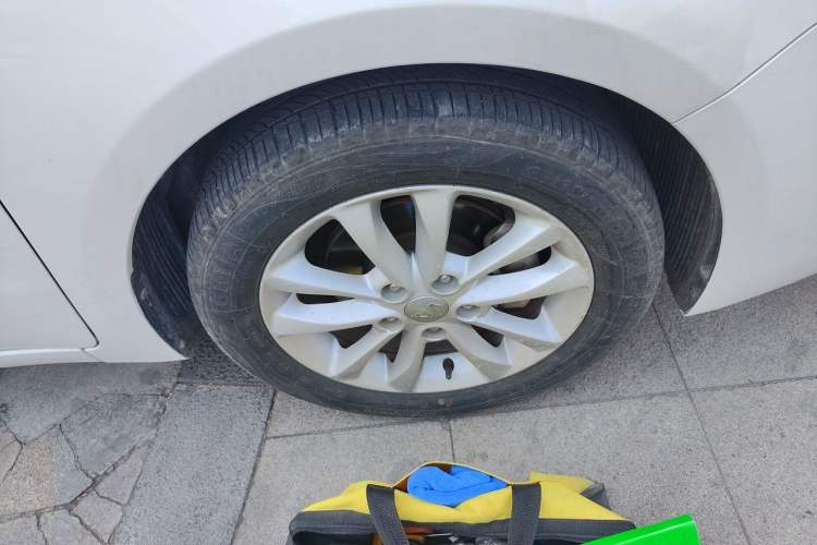 Used Kia K3 2016 1.6L Automatic GLS Right Front Wheel Hub
