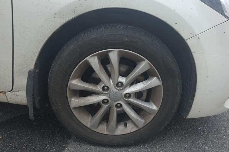 Used Kia K3 2016 1.6L Automatic GL Right Front Wheel Hub