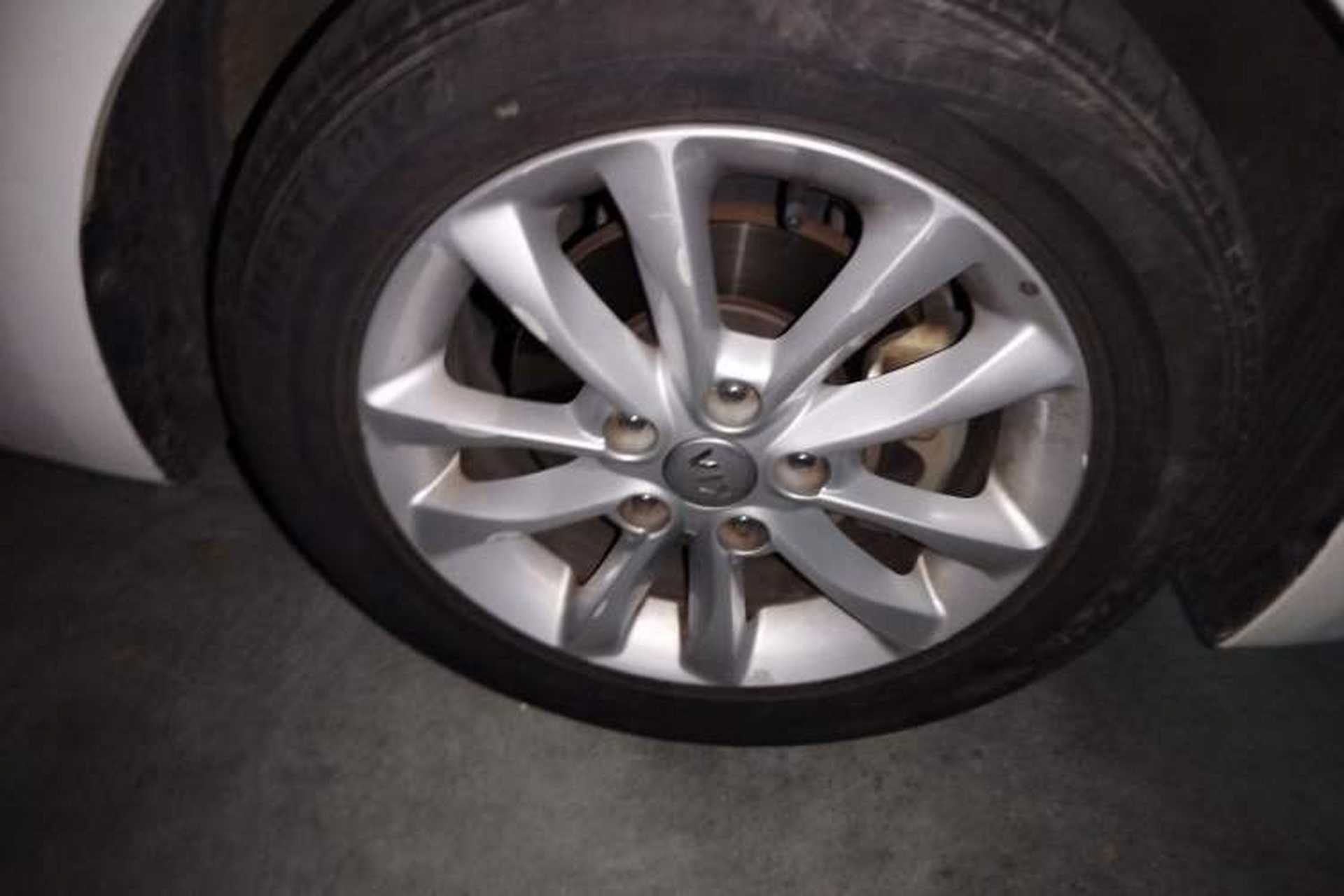 Used Kia K3 2016 1.6L Automatic GLS Right Front Wheel Hub