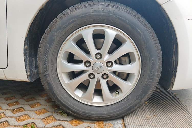 Used Kia K3 2016 1.6L Manual GL Right Front Wheel Hub