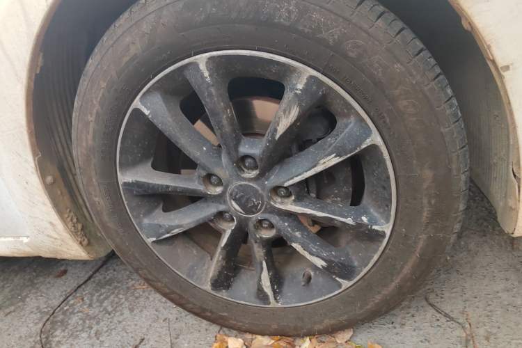 Used Kia K3 2016 1.6L Automatic with Sunroof Right Front Wheel Hub
