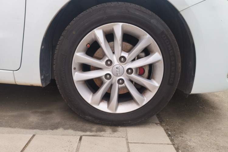 Used Kia K3 2016 1.6L Automatic GLS Right Front Wheel Hub