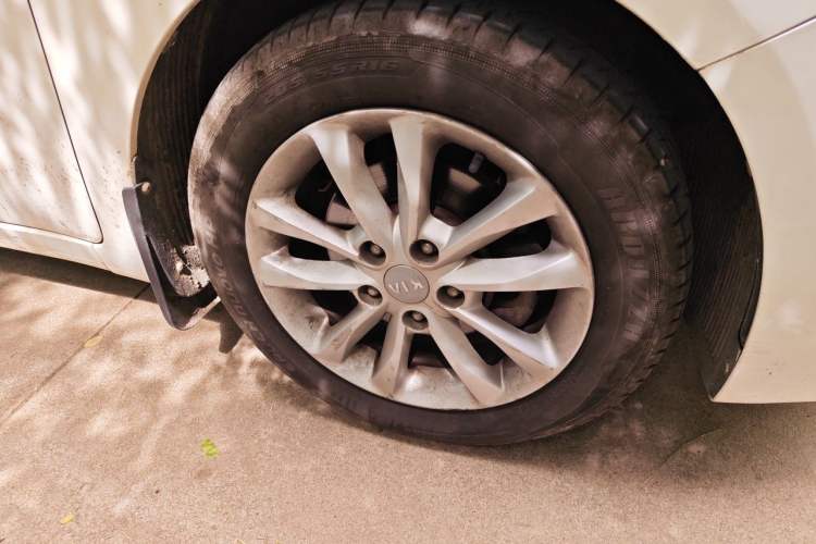 Used Kia K3 2016 1.6L Automatic GLS Right Front Wheel Hub