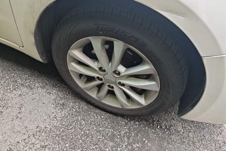 Used Kia K3 2016 1.6L Automatic GLS Right Front Wheel Hub