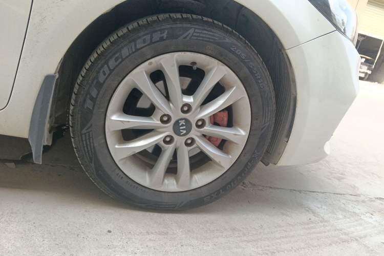 Used Kia K3 2016 1.6L Automatic GL Right Front Wheel Hub