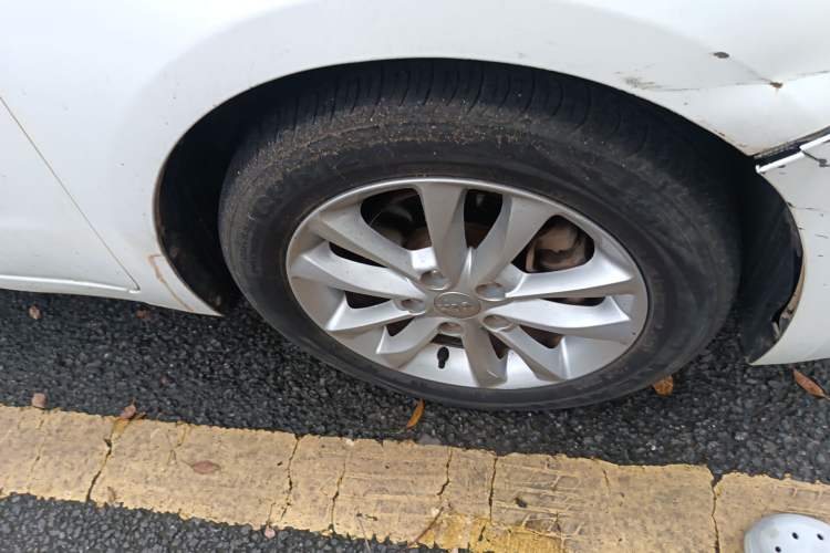 Used Kia K3 2016 1.6L Automatic GL Right Front Wheel Hub