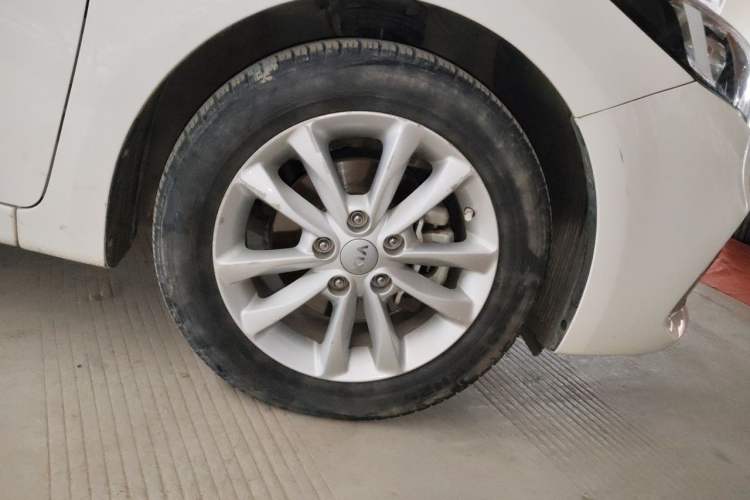 Used Kia K3 2016 1.6L Automatic GL Right Front Wheel Hub