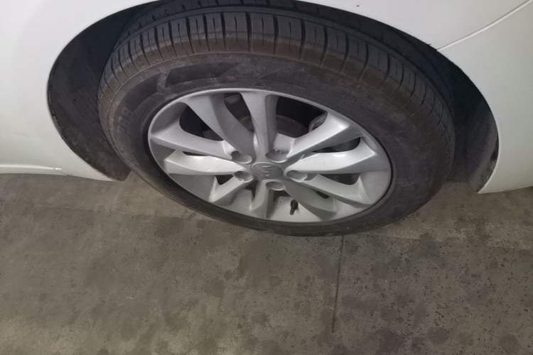 Used Kia K3 2016 1.6L Automatic GL Right Front Wheel Hub