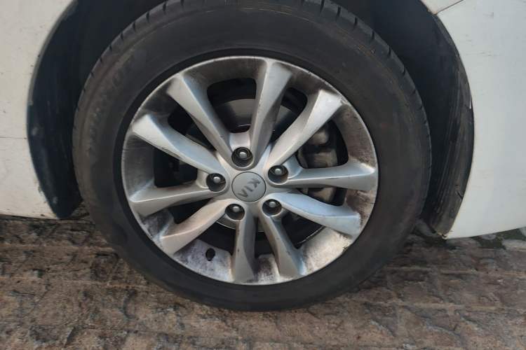 Used Kia K3 2016 1.6L Automatic GL Right Front Wheel Hub