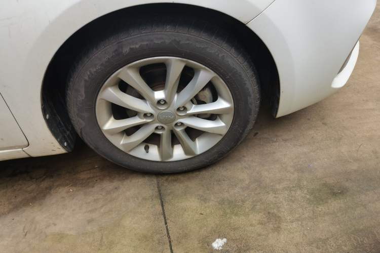 Used Kia K3 2016 1.6L Automatic GL Right Front Wheel Hub