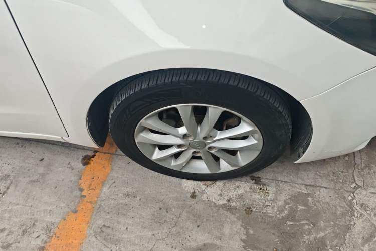 Used Kia K3 2016 1.6L Automatic GLS Right Front Wheel Hub