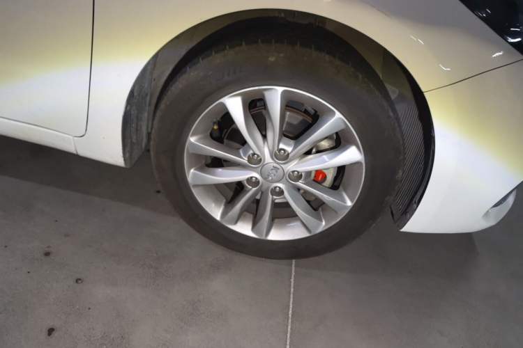 Used Kia K3 2016 1.6L Automatic GLS Right Front Wheel Hub